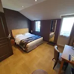 Les Bains Szálloda 3*