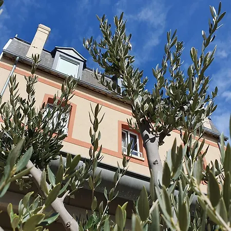 Les Bains Отель 3*