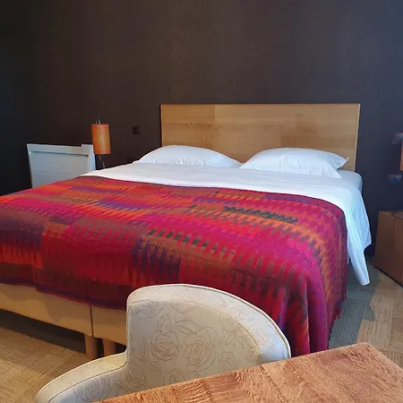 Les Bains Отель