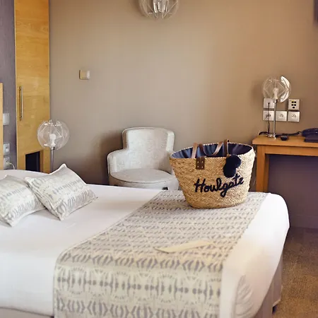 Les Bains Hotel