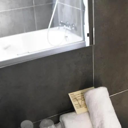 Les Bains Отель