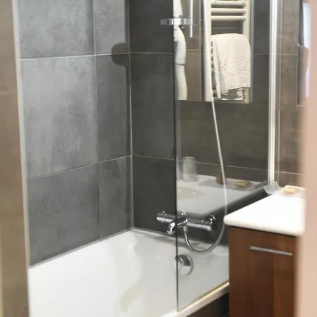 Les Bains Hotel